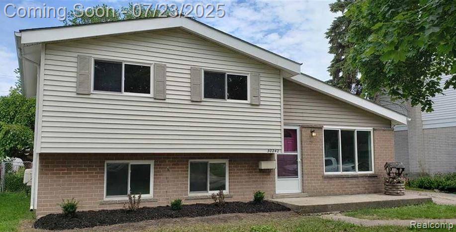 30242 Bluehill Street, Roseville, MI 48066