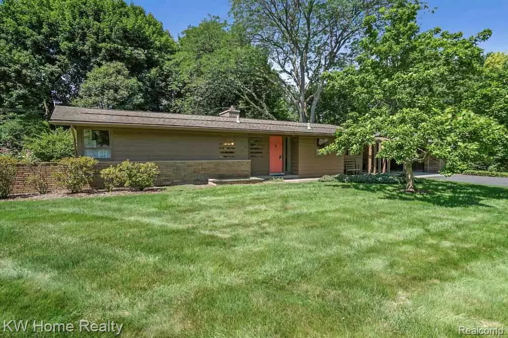 Bloomfield Hills, MI 48301,5660 Crabtree Road