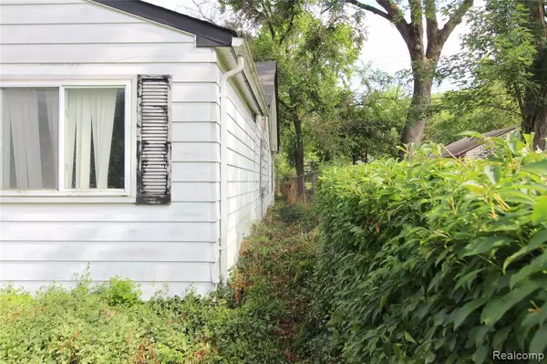 Pontiac, MI 48340,106 W Cornell Avenue