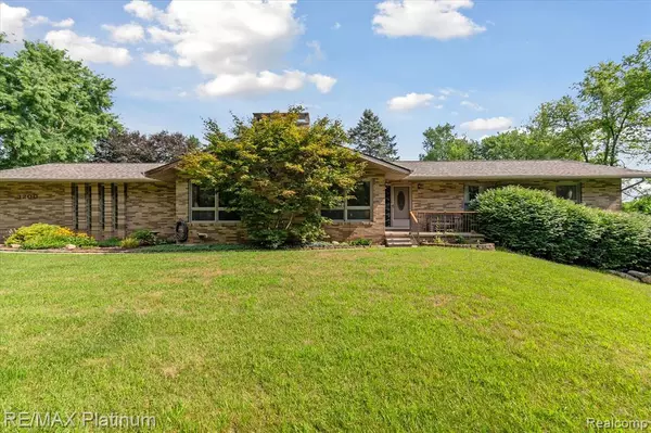 3200 Patterson Lake Road Road, Pinckney, MI 48169
