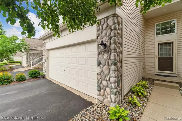 519 Dockside Circle, Holly, MI 48442