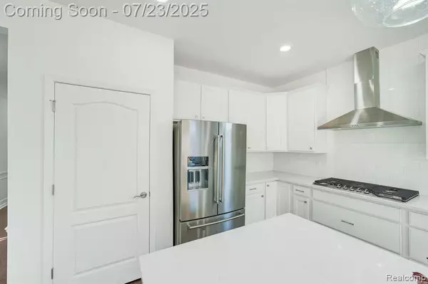 Clinton Twp, MI 48038,16297 CONIFER Lane