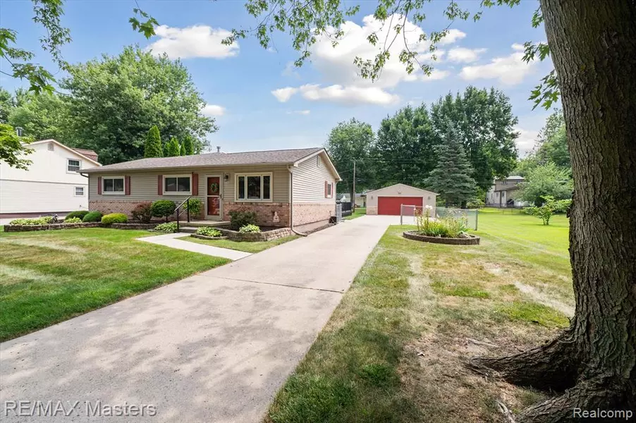 26091 Rogell Road, New Boston, MI 48164