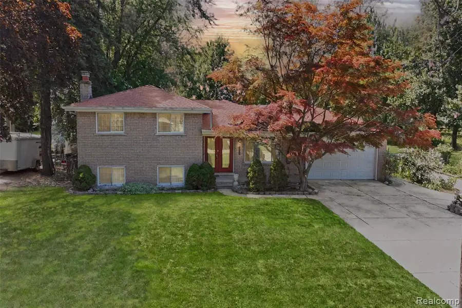 19146 McKinnon S Street, Roseville, MI 48066