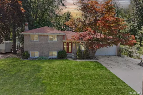 19146 McKinnon S Street, Roseville, MI 48066