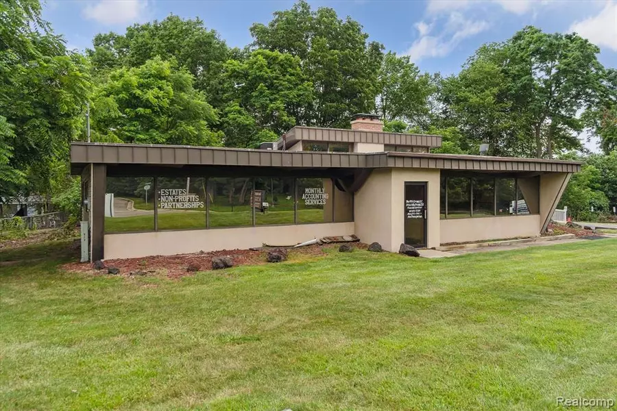 610 E Grand Blanc Road, Grand Blanc, MI 48439