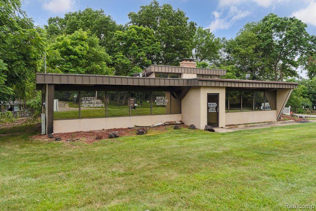 610 E Grand Blanc Road, Grand Blanc, MI 48439