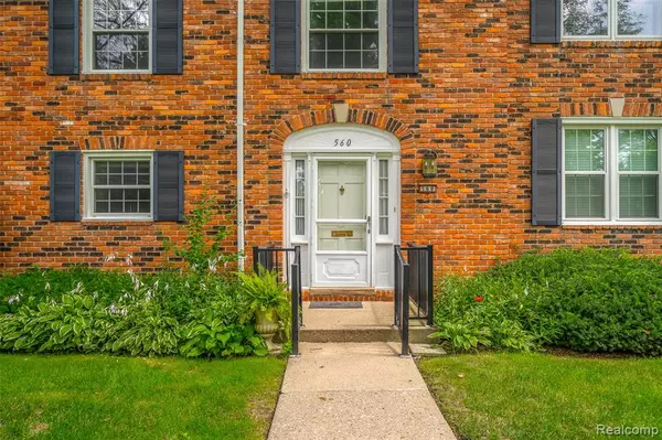 Bloomfield Hills, MI 48301,560 Billingsgate Court