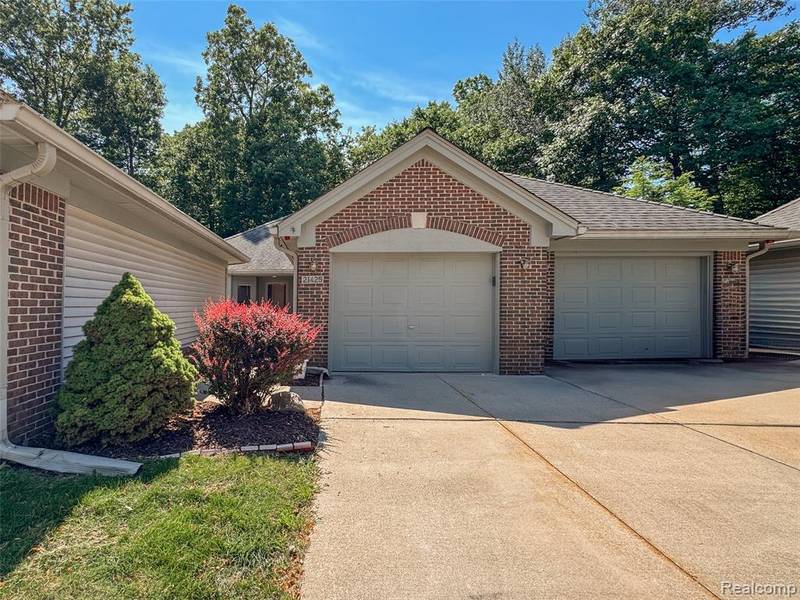 21425 Archwood Circle, Farmington Hills, MI 48336