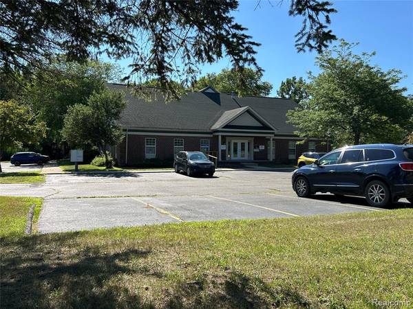 Waterford, MI 48327,1370 N OAKLAND BLVD STE 100
