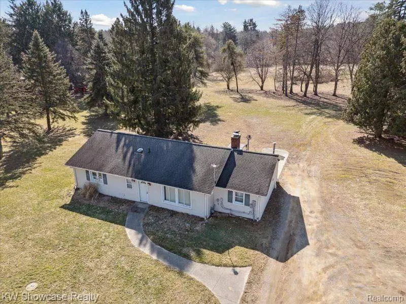1700 COOLEY LAKE Road, Milford, MI 48381