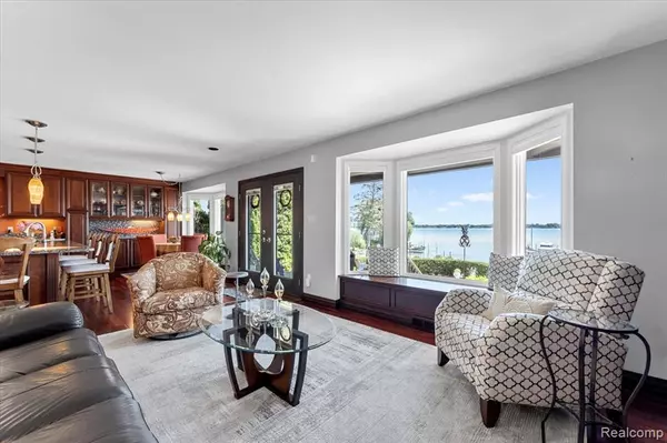 Grosse Ile, MI 48138,22558 E River Road