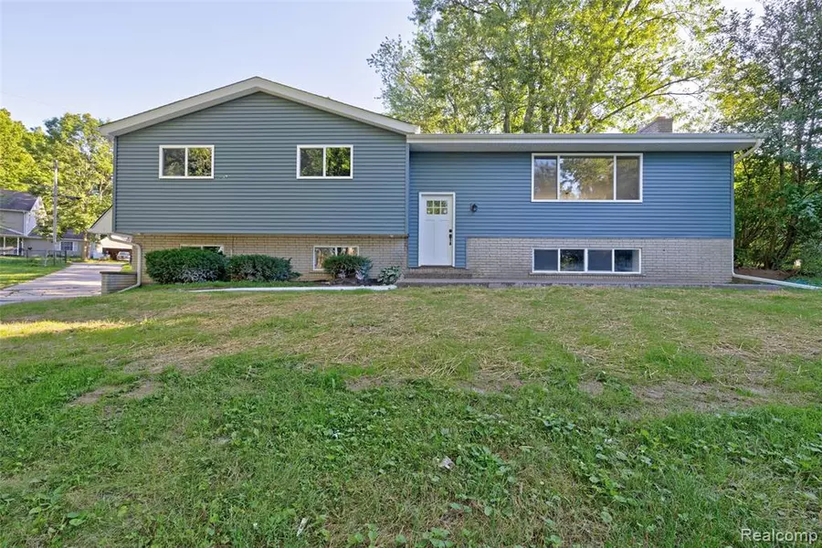 6342 Restwood Drive, Linden, MI 48451