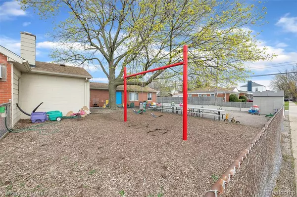 Allen Park, MI 48101,5043 Allen Road