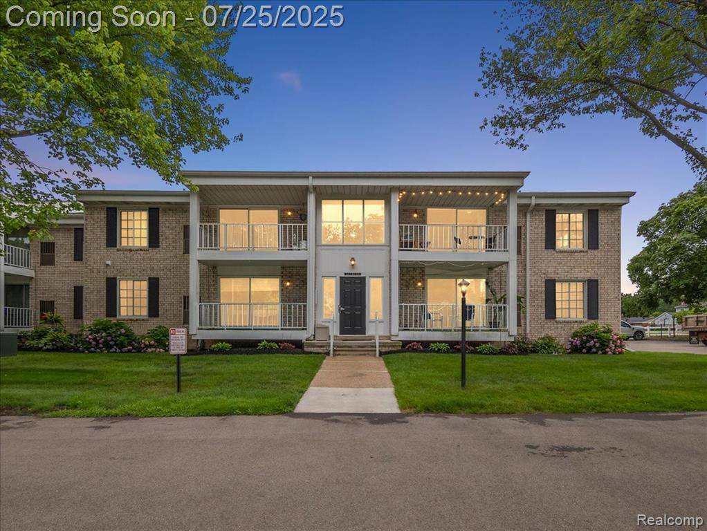 36080 Ann Arbor Trail, Livonia, MI 48150