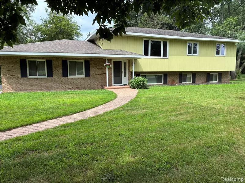 2488 Sharma Lane, Howell, MI 48843