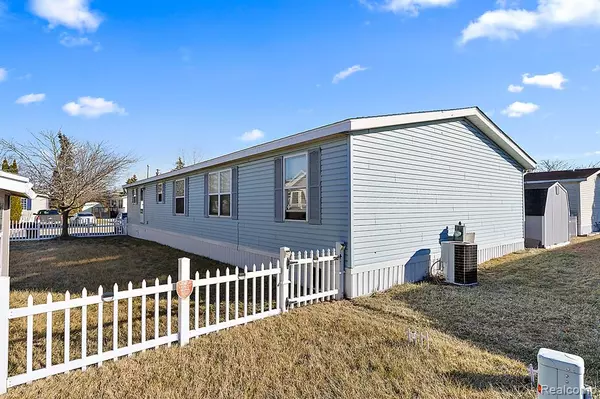 Romulus, MI 48174,7074 CHIPPEWA Drive