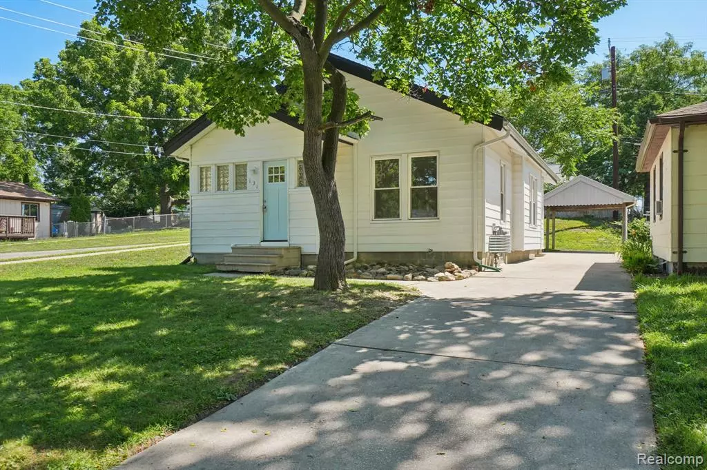 Waterford, MI 48328,131 S Tilden Avenue