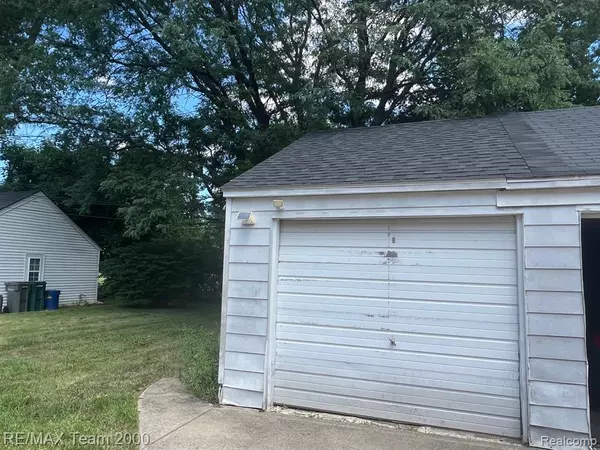 Dearborn, MI 48120,10 Carlton Lane