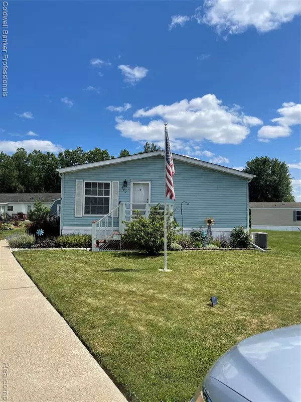 367 Pear Tree Ln, Otisville, MI 48463