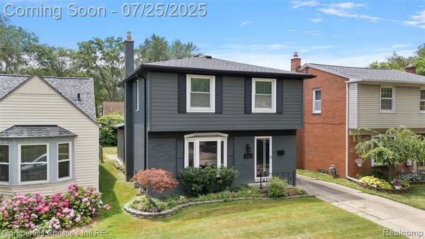 Grosse Pointe Woods, MI 48236,2023 Roslyn Road