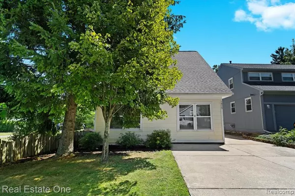 West Bloomfield, MI 48324,1805 Auburndale Avenue