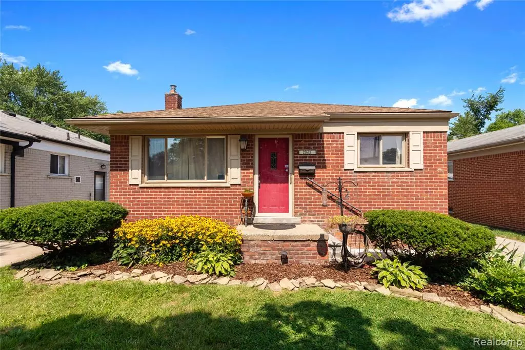 Saint Clair Shores, MI 48082,23633 Deziel Street