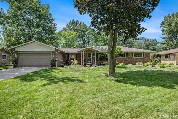 53321 Suzanne Avenue, Shelby Twp, MI 48316
