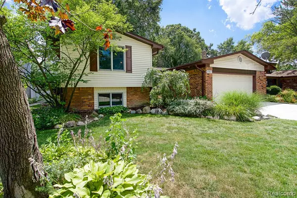 43069 Devon Lane, Canton, MI 48187