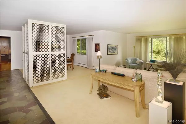 Bloomfield Hills, MI 48301,5550 Raven Road