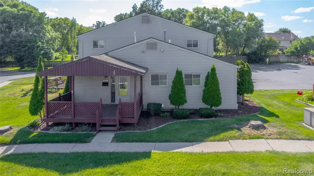 12266 Woodside Drive, Grand Blanc, MI 48439