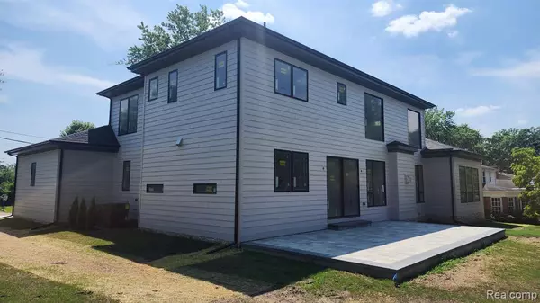 Bloomfield Hills, MI 48301,4776 WALNUT LAKE Road