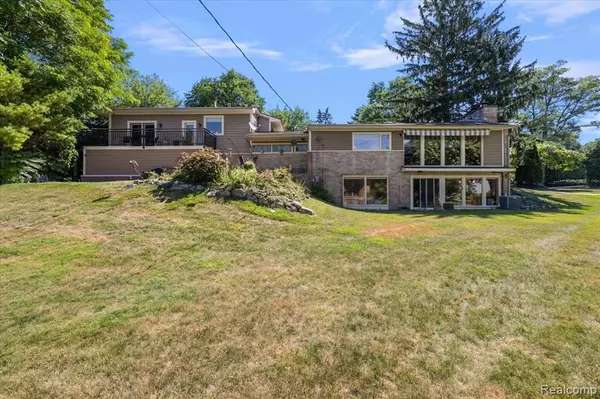 West Bloomfield, MI 48324,2300 Pine Lake Road