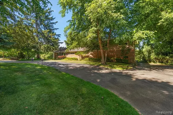 West Bloomfield, MI 48324,2300 Pine Lake Road