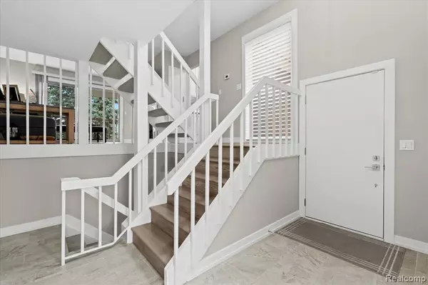 Rochester Hills, MI 48307,996 Golfview Court