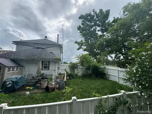 Clio, MI 48420,417 N Mill Street