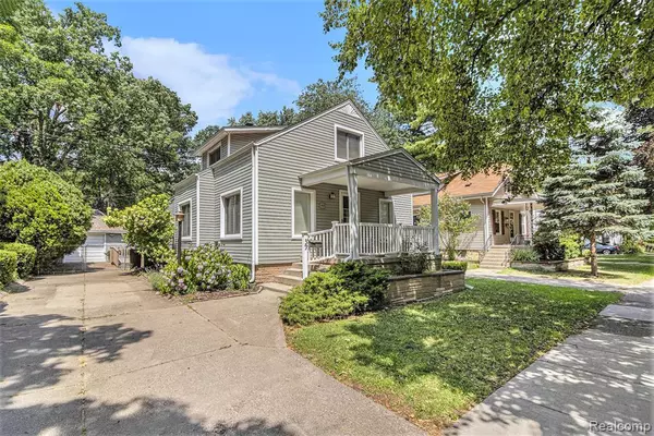 Pleasant Ridge, MI,39 Woodward Heights Boulevard