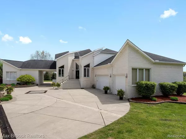 Leonard, MI 48367,906 YULE Road