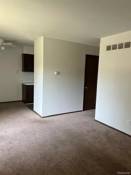 22100 E 11 Mile Road, Saint Clair Shores, MI 48081
