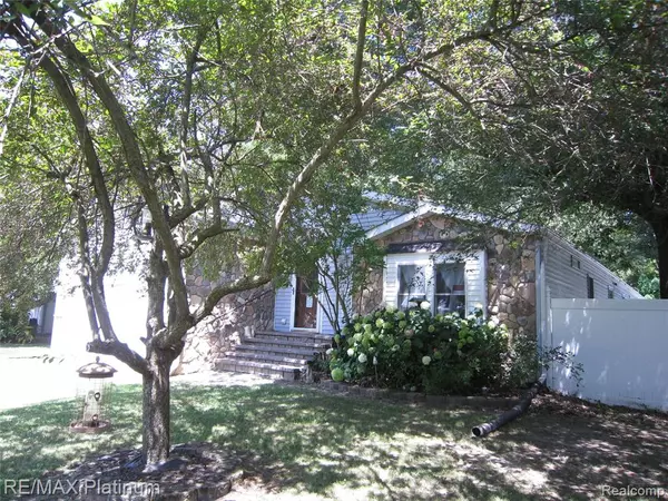 5673 Chippewa Drive, Howell, MI 48843
