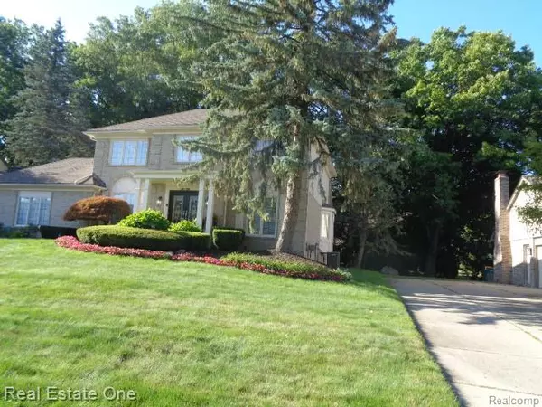 Farmington Hills, MI 48331,38926 Plumbrook Drive