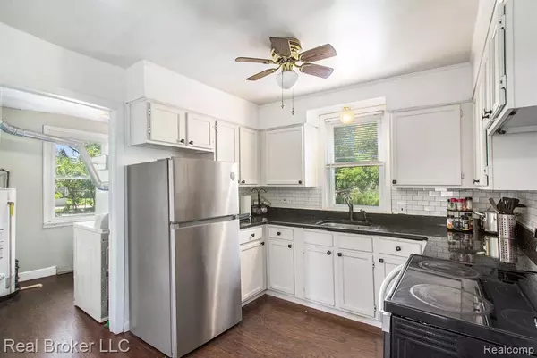 Southfield, MI 48076,28775 Glasgow Street