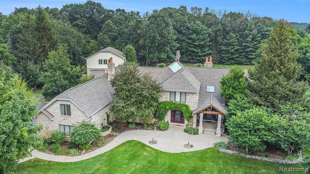 841 OLD MILFORD FARMS, Milford, MI 48381