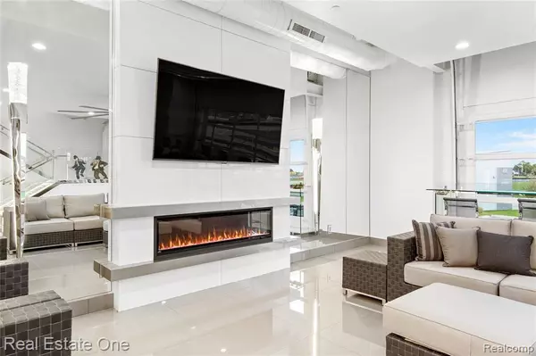 Pontiac, MI 48341,142 Pit Lane