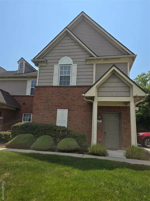 27640 Hidden Oaks Drive, Trenton, MI 48183