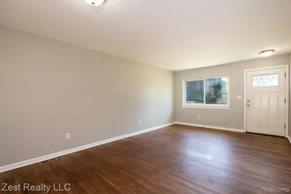 Clinton Twp, MI 48035,21681 LAUREL Street