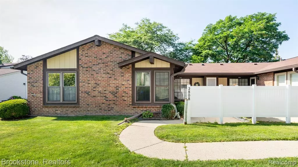 2808 Roundtree Drive, Troy, MI 48083