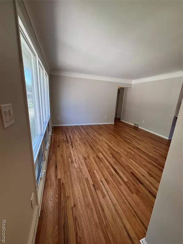 Redford, MI 48239,12761 Columbia