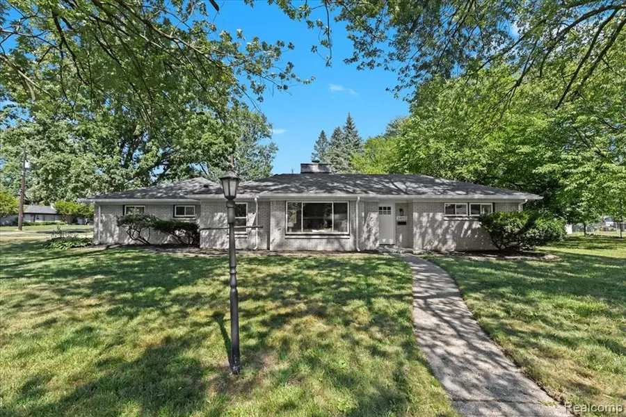 24650 Lathrup Boulevard, Southfield, MI 48075