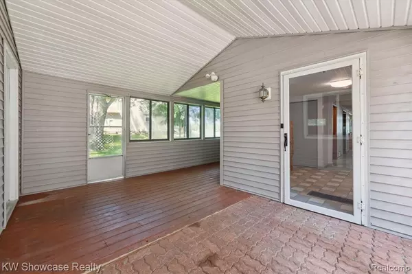 Fenton, MI 48430,3422 Ponemah Drive